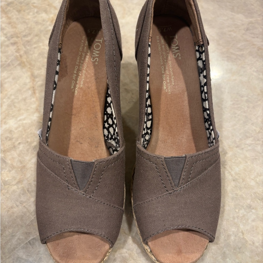TOMS Women's Charcoal Wedge Shoes - Picture 2 of 8